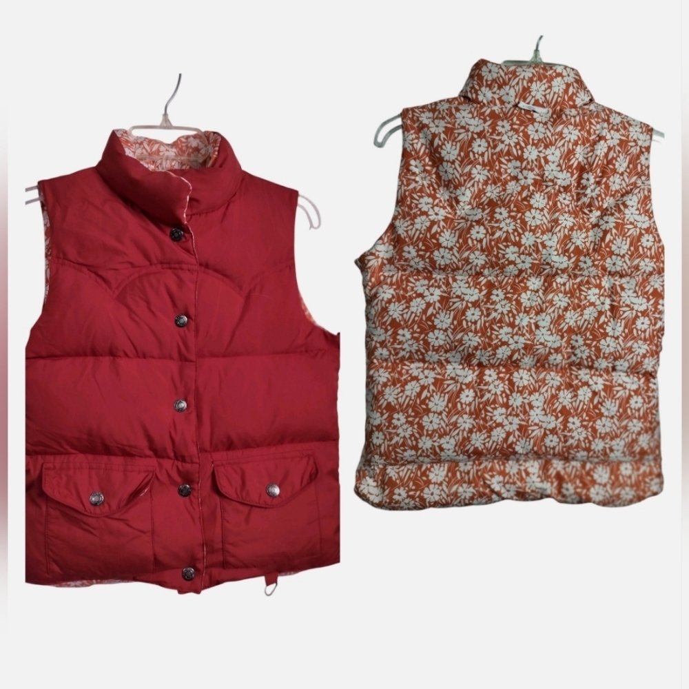3110) American Eagle Outfitters Reversible Puffer Quilt Floral Snap Vest Small